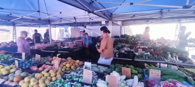Market scene 4
